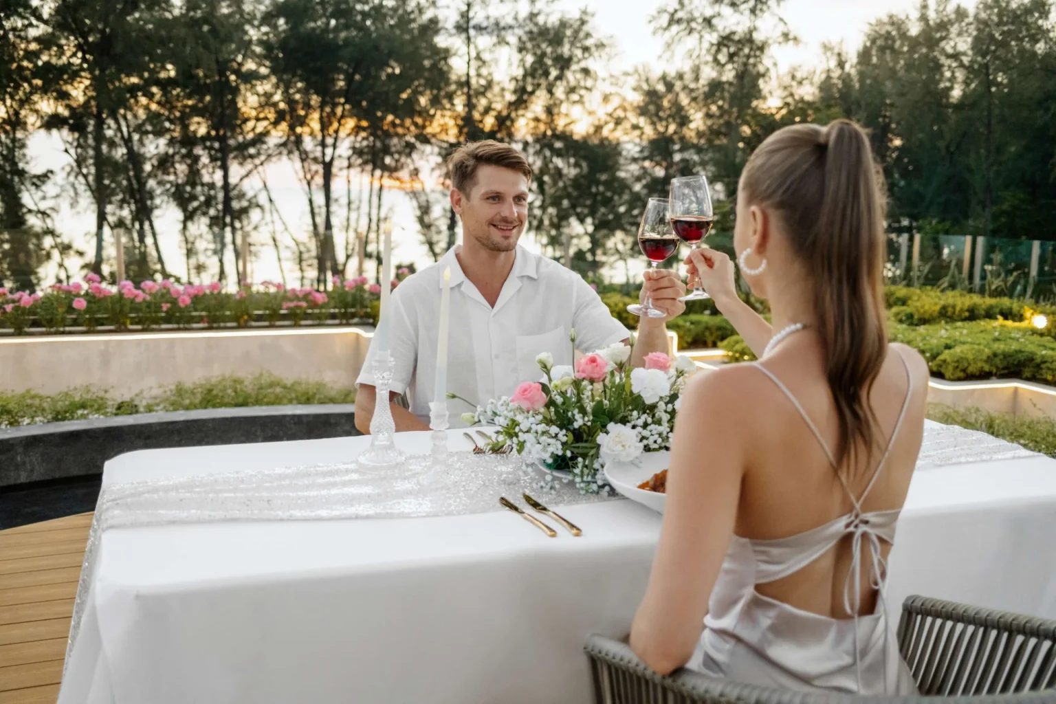 Couple-having-romantic-dinner-resort-beach-view-scaled